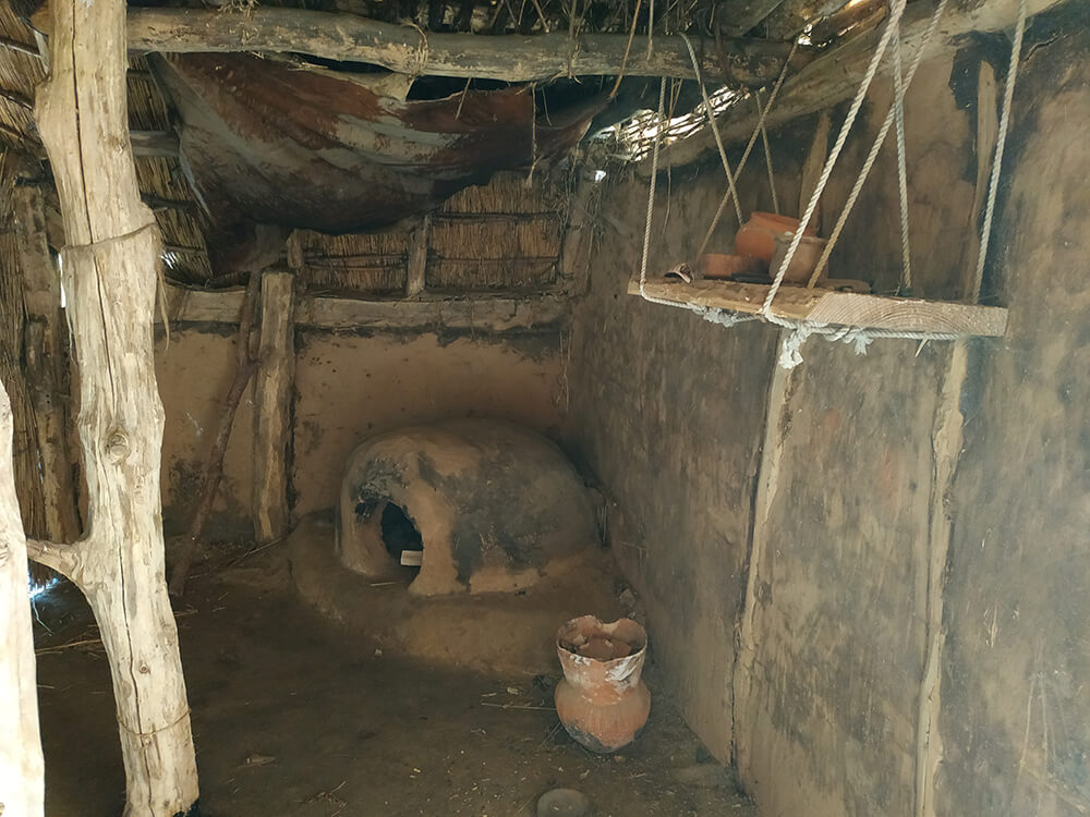 Binnenkant Trechterbekervolk huis